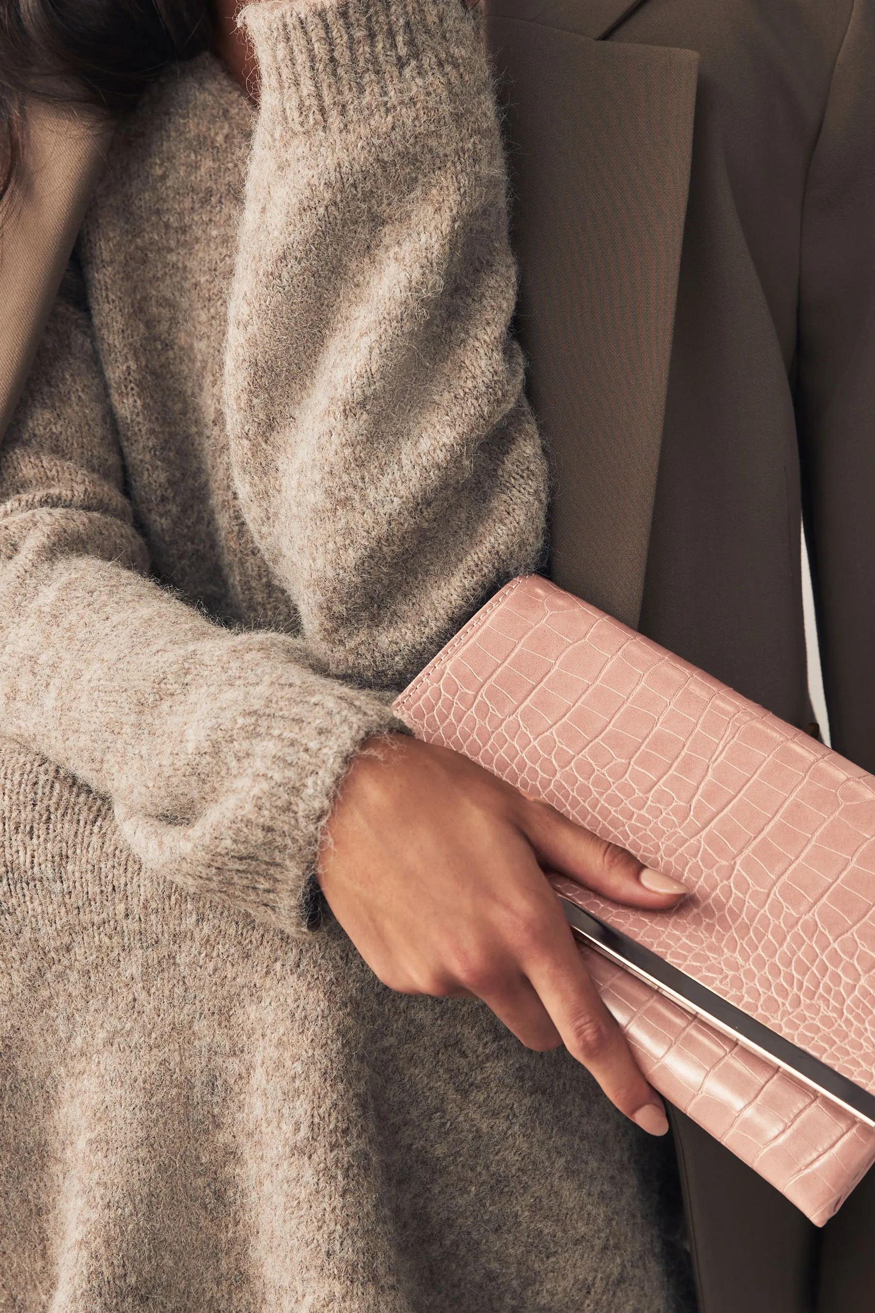 Borsa pochette con catena a tracolla rimovibile    